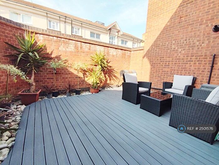 1 Bedroom End Of Terrace House To Rent In Tiller Road, London, E14