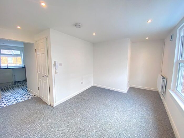 1 Bedroom Flat To Rent In Milton Road, Gravesend, Kent, DA12