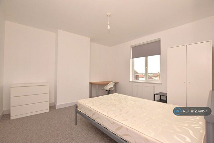 4 Bedroom Semi-Detached House To Rent In Northville Road, Bristol, BS7