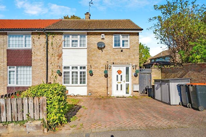 3 Bedroom Semi-Detached House For Sale In Tithe Farm Road, Houghton Regis, Dunstable, Bedfordshire, LU5