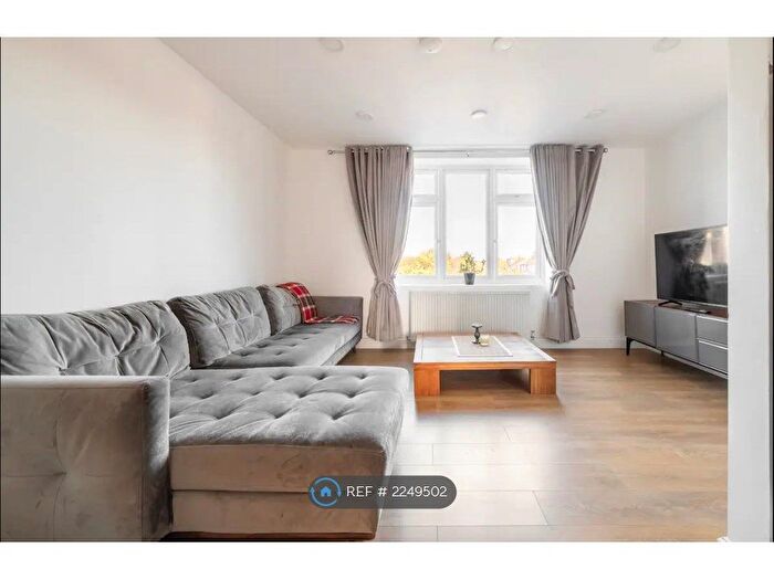 1 Bedroom Flat To Rent In Wanstead Lane, Ilford, IG1