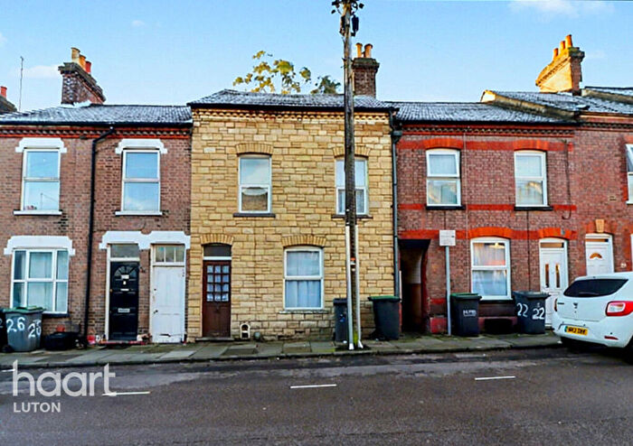 5 Bedroom Terraced House For Sale In Cowper Street, Luton, LU1