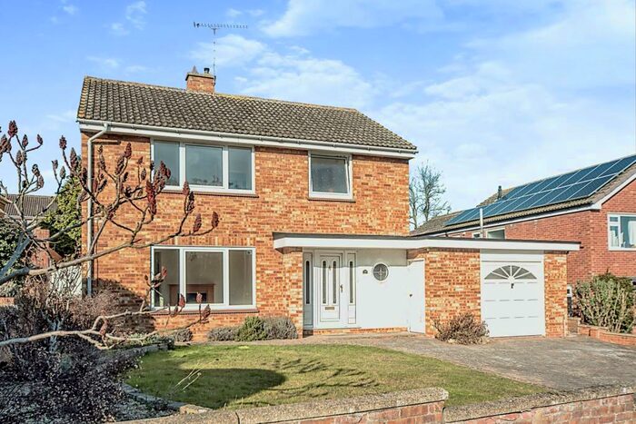 3 Bedroom Detached House To Rent In Plover Way, Bedford, MK41