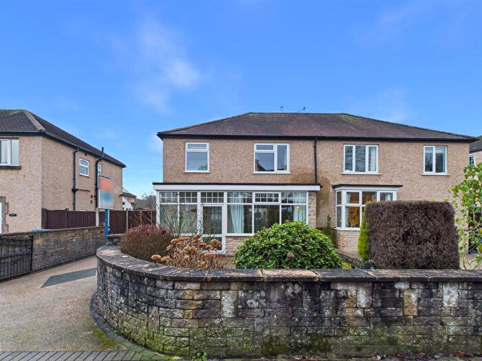 3 Bedroom Semi-Detached House To Rent In Granby Croft, Bakewell, DE45