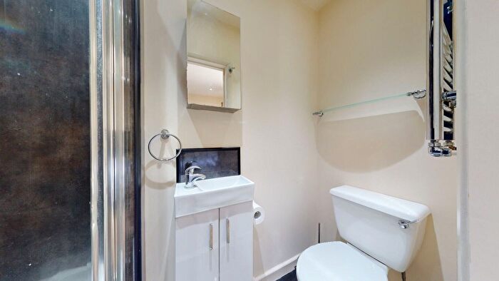 Studio To Rent In Ash Grove, London, NW2