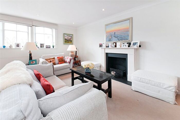 2 Bedroom Flat To Rent In Onslow Square, South Kensington, London, SW7