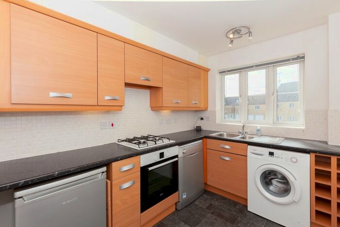 2 Bedroom Flat To Rent In Bathing Place Court, Witney, OX28