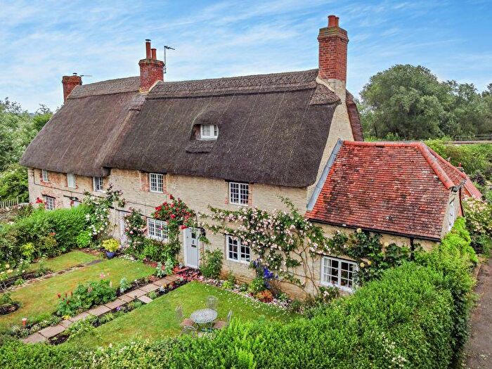 4 Bedroom Cottage To Rent In Canal Yard, Thrupp, OX5
