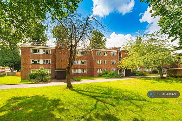 4 Bedroom Flat To Rent In Thornton Gardens, London, SW12