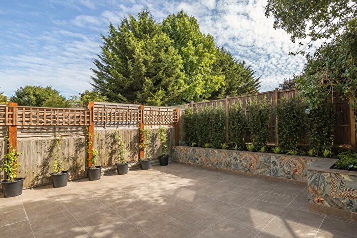 2 Bedroom Apartment To Rent In Park Gate, Finchley, N2