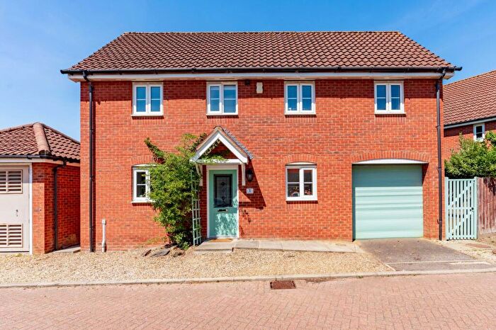 3 Bedroom Detached House For Sale In Pennycress Drive, Wymondham, NR18