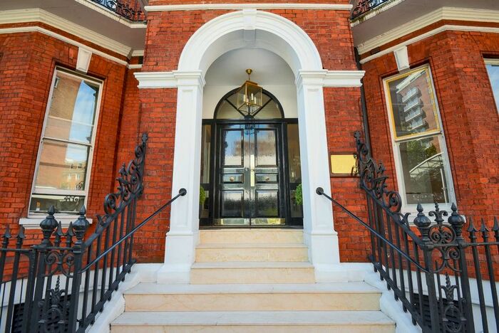 2 Bedroom Flat To Rent In Upper Berkeley Street, London, W1H