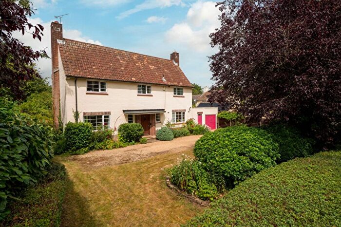 3 Bedroom Detached House For Sale In Day's Lane, Biddenham, MK40