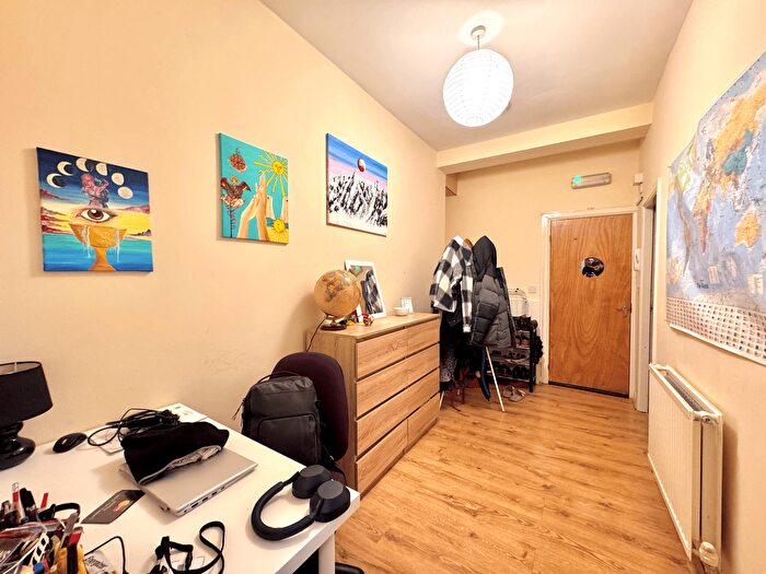 1 Bedroom Flat To Rent In Rounhay Road, Leeds, LS8