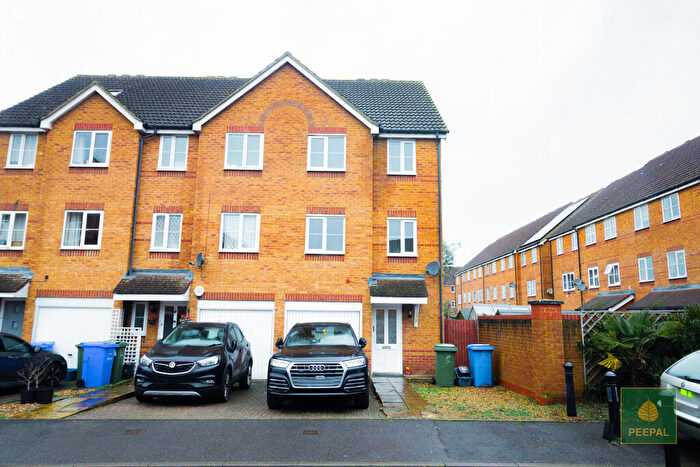 3 Bedroom End Of Terrace House For Sale In Beech Close, Aldershot, Hampshire, GU12