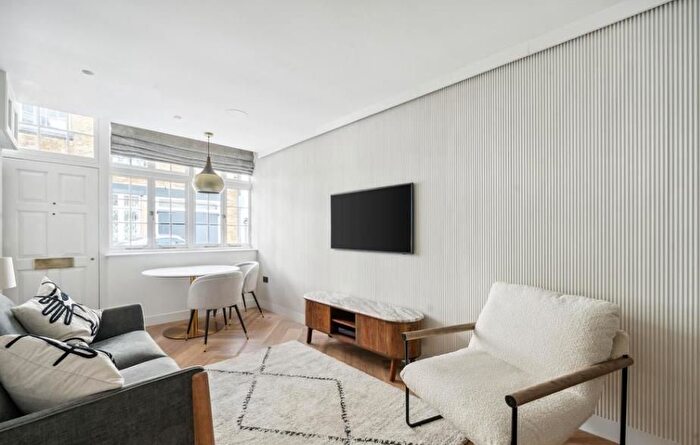 3 Bedroom Mews To Rent In Radnor Mews, Paddington, London, W2