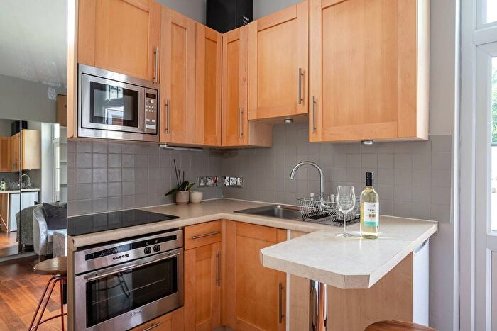 Studio To Rent In Woodside, Wimbledon, London, SW19