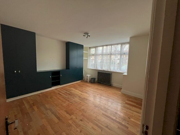 2 Bedroom Flat To Rent In Downhills Way, Turnpike Lane / Tottenham N17
