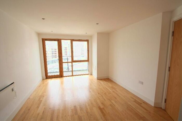 2 Bedroom Flat To Rent In Mcclure House, The Boulevard, LS10