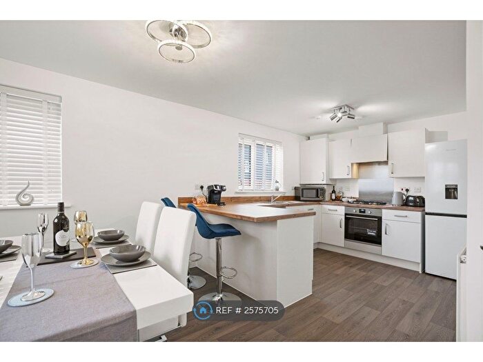 3 Bedroom Semi-Detached House To Rent In Lyncoln Drive, Lowestoft, NR32