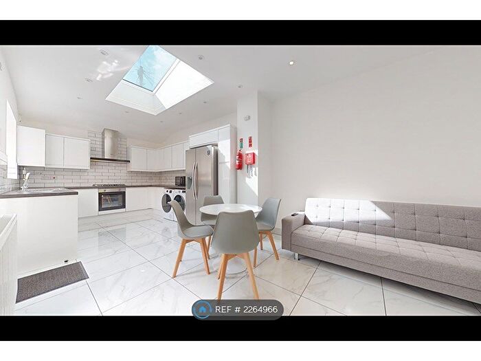 5 Bedroom Terraced House To Rent In South Grove, Manchester, M13