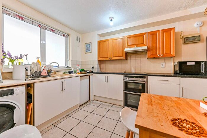4 Bedroom Flat To Rent In Camden Street, Camden, London, NW1