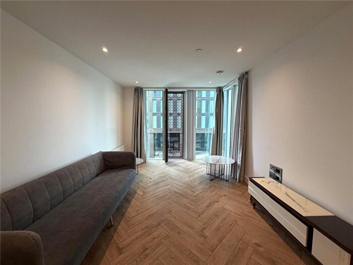 1 Bedroom Apartment For Sale In Victoria Residence, Crown Street, Silvercroft Street, Manchester, M15