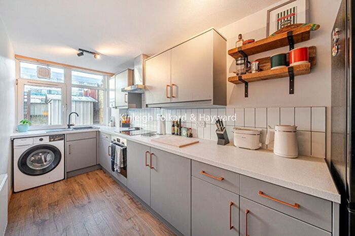 2 Bedroom Flat To Rent In Aytoun Road, London, SW9
