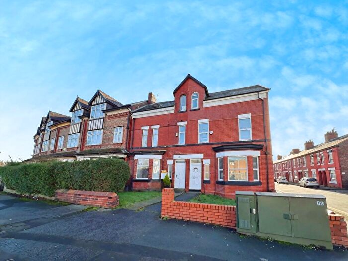 5 Bedroom House To Rent In Hathersage Road, Manchester, Greater Manchester, M13
