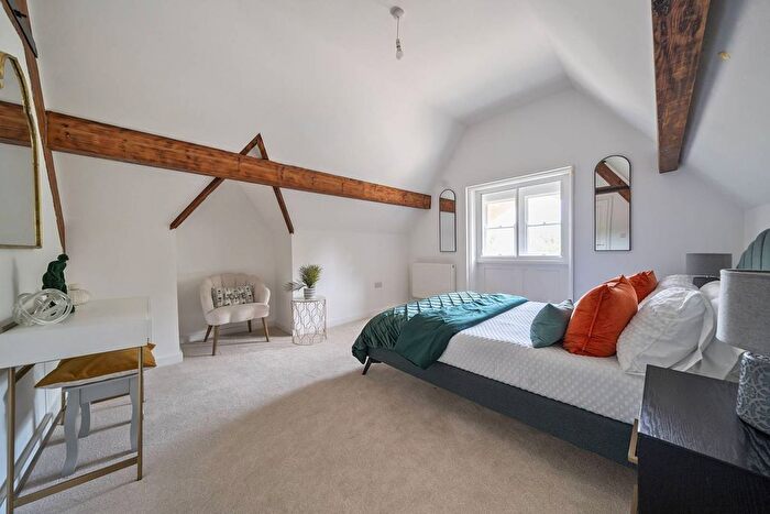 3 Bedroom Flat For Sale In Oakley Gardens, Redhill, Merstham, RH1