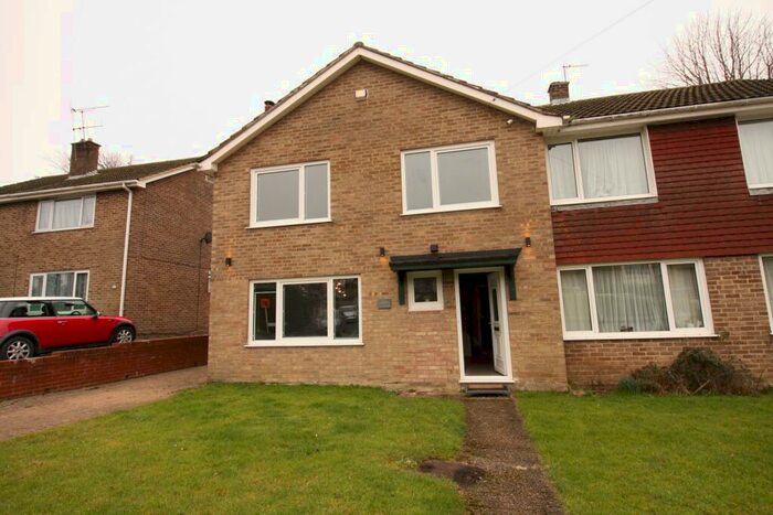 4 Bedroom Semi-Detached House To Rent In Templeside, Temple Ewell, CT16