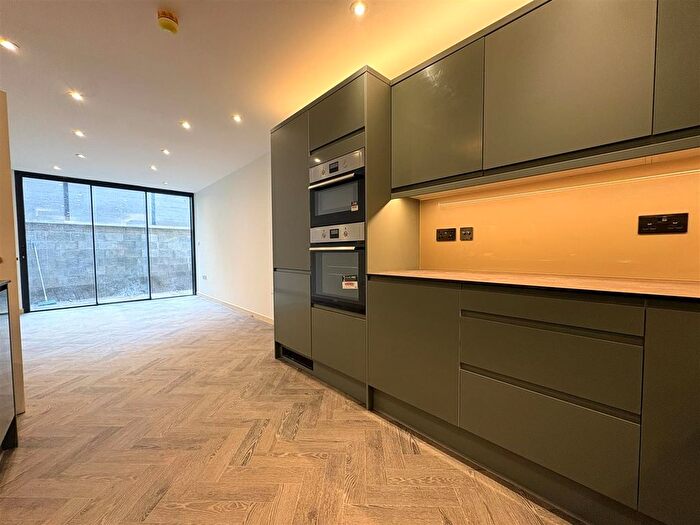 3 Bedroom Flat To Rent In Goldney Road, Maida Vale, W9