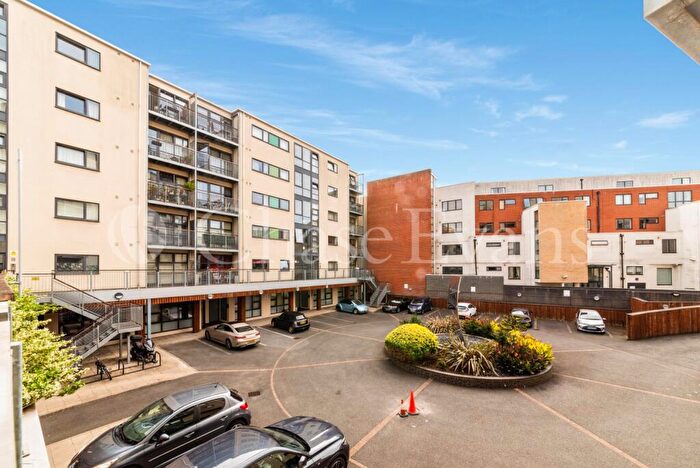 1 Bedroom Flat To Rent In Copenhagen Place, Limehouse, London, E14