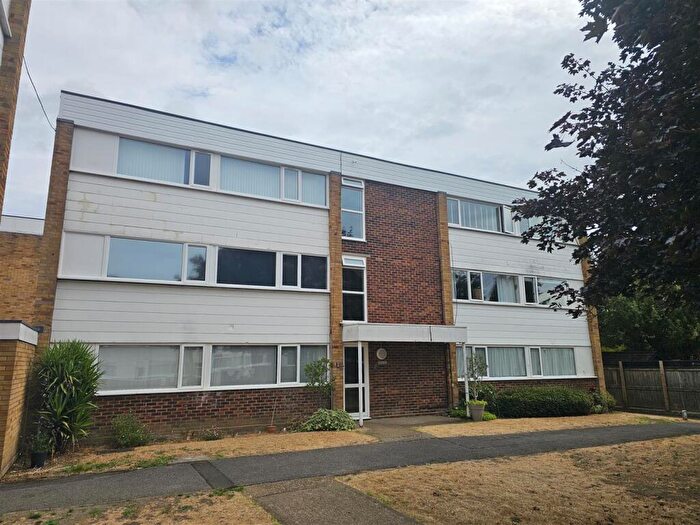 2 Bedroom Apartment To Rent In Hazelbank Road, Chertsey, KT16