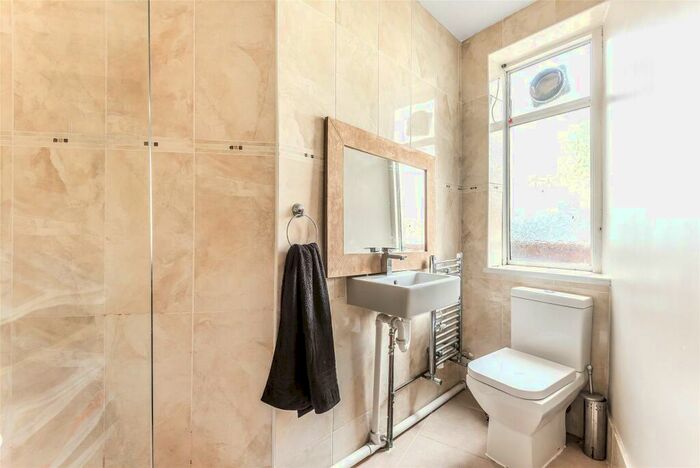 2 Bedroom Apartment For Sale In Stonegate Court, Buck Lane, Kingsbury, NW9