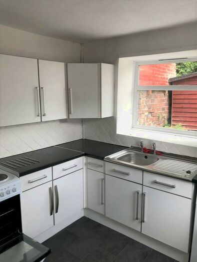 2 Bedroom House To Rent In Constitution Hill, Mount Pleasant, Swansea, SA1