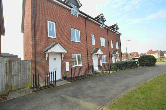 3 Bedroom Semi-Detached House To Rent In Fairway, Norwich, NR8
