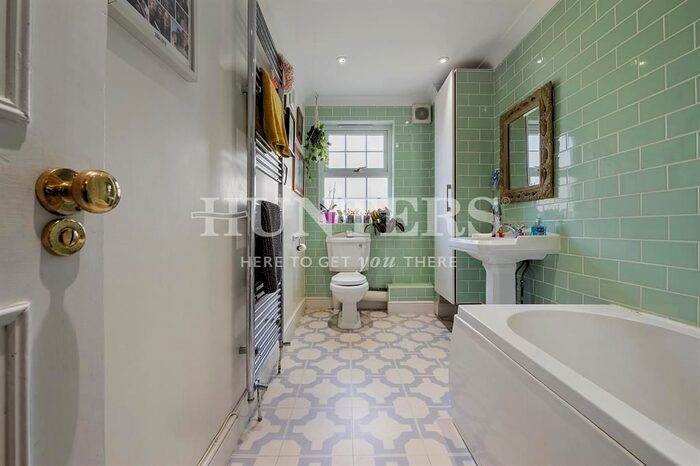 4 Bedroom Maisonette To Rent In Walford Road, London, London, N16
