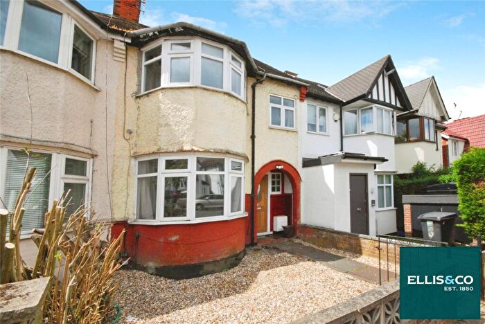 3 Bedroom Terraced House For Sale In Sandringham Road, Golders Green, NW11