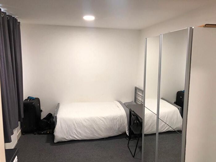 Studio To Rent In Leamington Gardens, Ilford, Essex, IG3