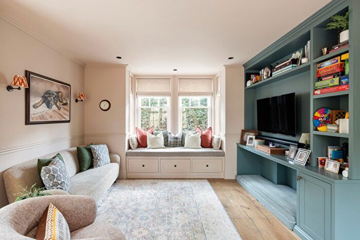 4 Bedroom Detached House For Sale In Dundonald Road, London, NW10