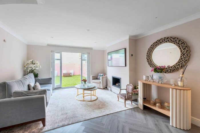 4 Bedroom Terraced House To Rent In Hurlingham Square, Hurlingham, London, SW6