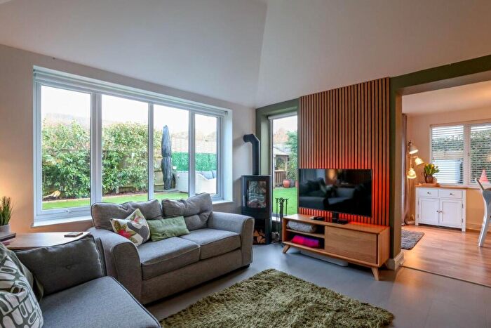 4 Bedroom Detached House For Sale In The Glades, Grange Park, Northampton, NN4