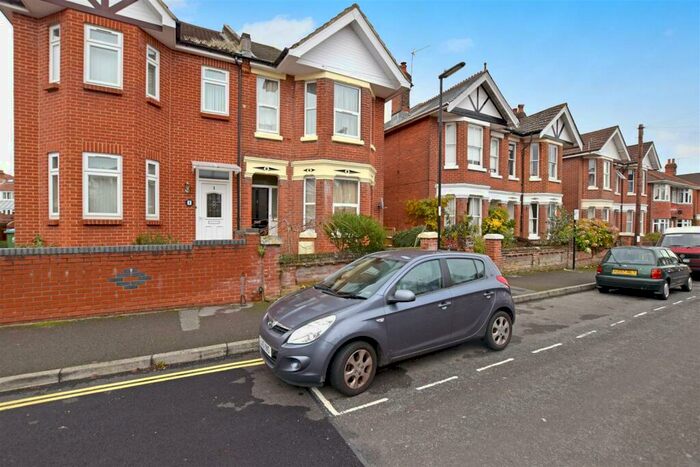 5 Bedroom House To Rent In Holyrood Avenue, Southampton, SO17