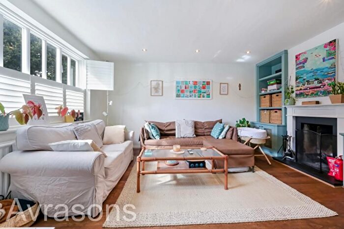 2 Bedroom Property To Rent In Durand Gardens, London, SW9