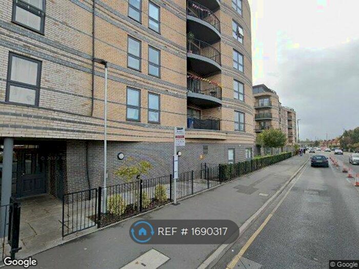 2 Bedroom Flat To Rent In Trevenna, Slough, SL1