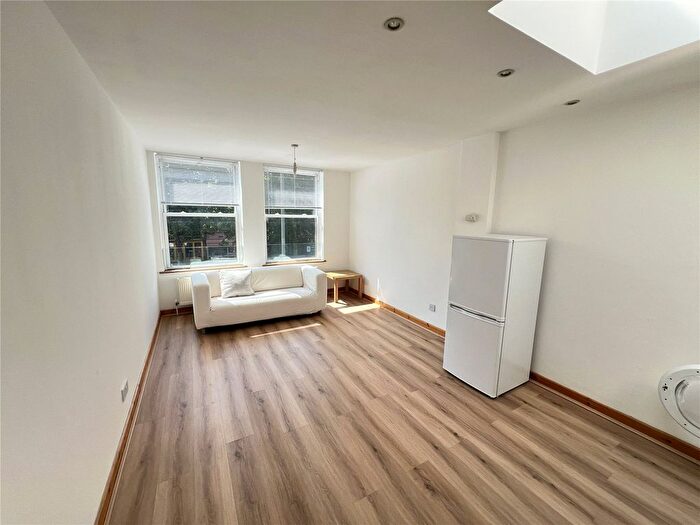 1 Bedroom Flat To Rent In High Road, Whetstone, London, N20