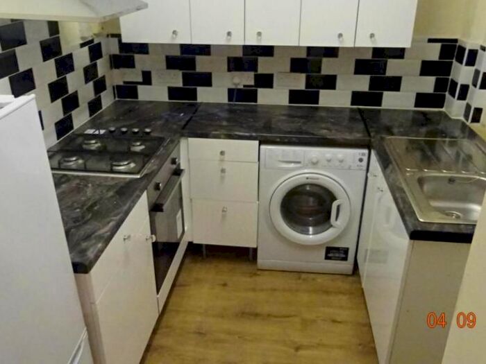 3 Bedroom Terraced House To Rent In Glenroy Street, Roath, Cardiff, CF24