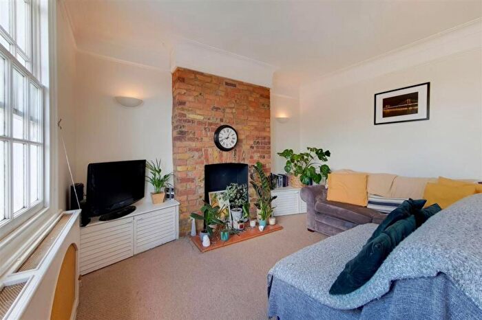1 Bedroom Flat To Rent In Shuttleworth Road, Battersea, SW11