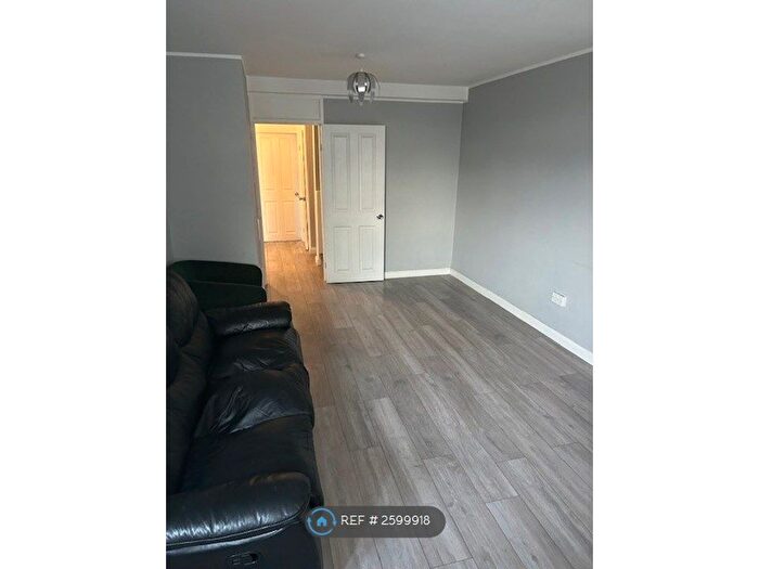 2 Bedroom Flat To Rent In Woolwich, London, SE18